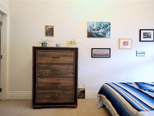 209-1602 Quadra St, Victoria, BC - Indoor Photo Showing Bedroom