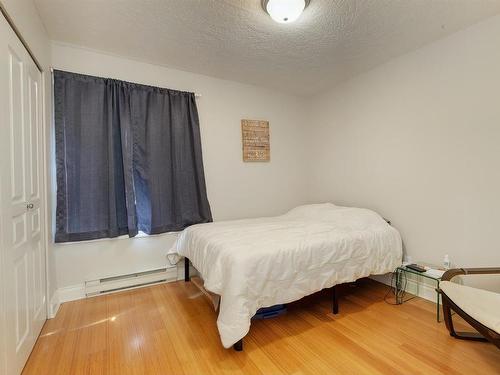 301-445 Cook St, Victoria, BC - Indoor Photo Showing Bedroom