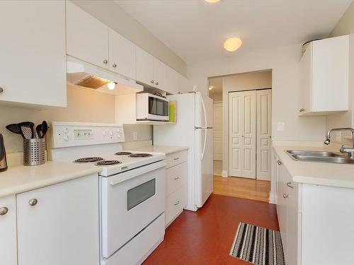 301-445 Cook St, Victoria, BC - Indoor Photo Showing Kitchen With Double Sink