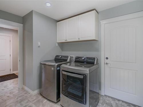 678 Winchester Ave, Nanaimo, BC - Indoor Photo Showing Laundry Room