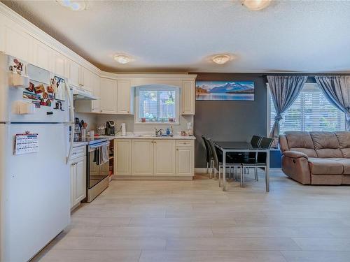 678 Winchester Ave, Nanaimo, BC - Indoor Photo Showing Kitchen