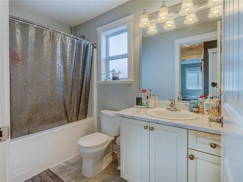 678 Winchester Ave, Nanaimo, BC - Indoor Photo Showing Bathroom
