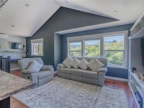 678 Winchester Ave, Nanaimo, BC - Indoor Photo Showing Living Room