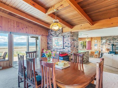 1141 Butterball Dr, Qualicum Beach, BC - Indoor Photo Showing Dining Room