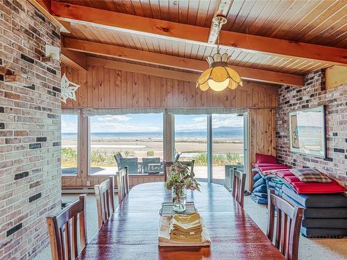 1141 Butterball Dr, Qualicum Beach, BC - Indoor Photo Showing Dining Room