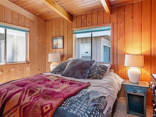 1141 Butterball Dr, Qualicum Beach, BC - Indoor Photo Showing Bedroom