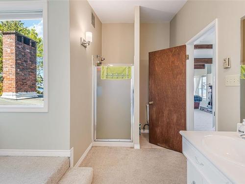 1141 Butterball Dr, Qualicum Beach, BC - Indoor Photo Showing Bathroom