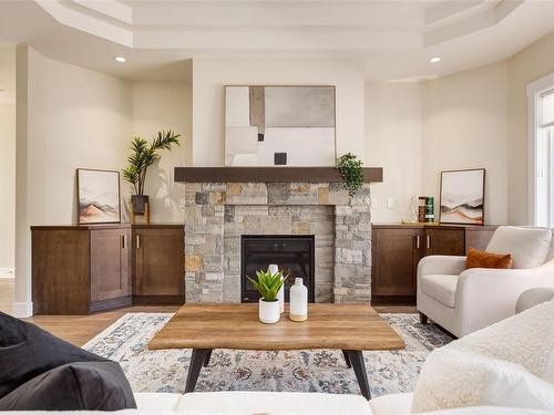 1163 Lee Rd, Parksville, BC - Indoor Photo Showing Living Room With Fireplace