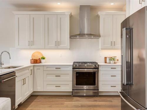 1163 Lee Rd, Parksville, BC - Indoor Photo Showing Kitchen With Stainless Steel Kitchen With Upgraded Kitchen