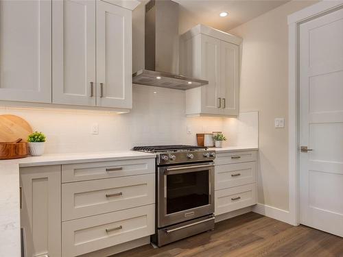 1163 Lee Rd, Parksville, BC - Indoor Photo Showing Kitchen With Upgraded Kitchen