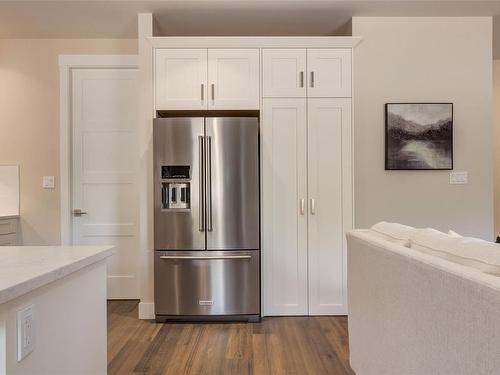 1163 Lee Rd, Parksville, BC - Indoor Photo Showing Kitchen