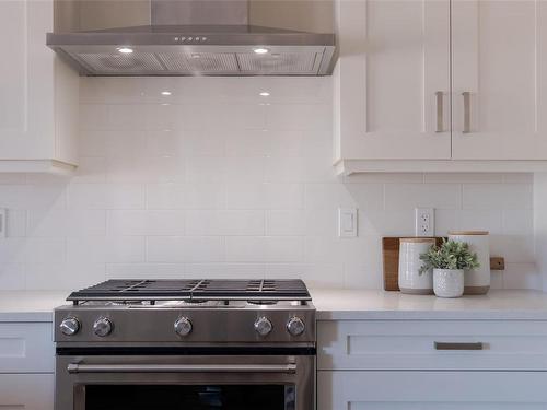 1163 Lee Rd, Parksville, BC - Indoor Photo Showing Kitchen