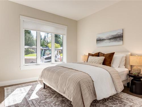 1163 Lee Rd, Parksville, BC - Indoor Photo Showing Bedroom