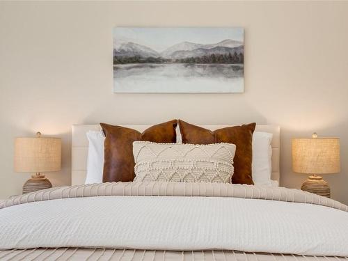 1163 Lee Rd, Parksville, BC - Indoor Photo Showing Bedroom