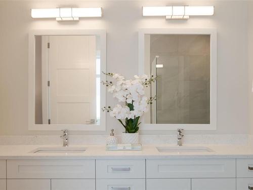 1163 Lee Rd, Parksville, BC - Indoor Photo Showing Bathroom