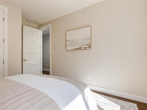 1163 Lee Rd, Parksville, BC - Indoor Photo Showing Bedroom