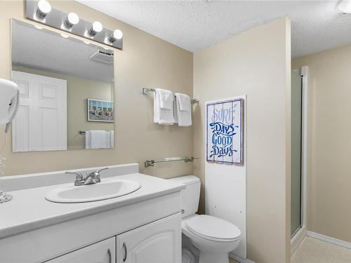 29-1135 Resort Dr, Parksville, BC - Indoor Photo Showing Bathroom
