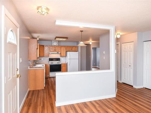 A-2350 Kilpatrick Ave, Courtenay, BC - Indoor Photo Showing Kitchen