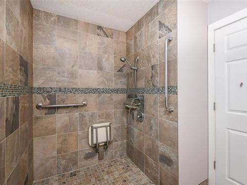 A-2350 Kilpatrick Ave, Courtenay, BC - Indoor Photo Showing Bathroom