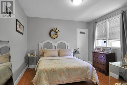 3214 Hill Avenue, Regina, SK - Indoor Photo Showing Bedroom