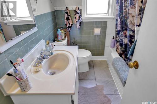3214 Hill Avenue, Regina, SK - Indoor Photo Showing Bathroom