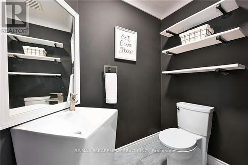 28 Derbyshire Street, Hamilton, ON - Indoor Photo Showing Bathroom