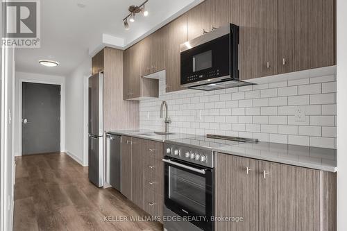 605 - 15 Wellington Street S, Kitchener, ON - Indoor Photo Showing Kitchen
