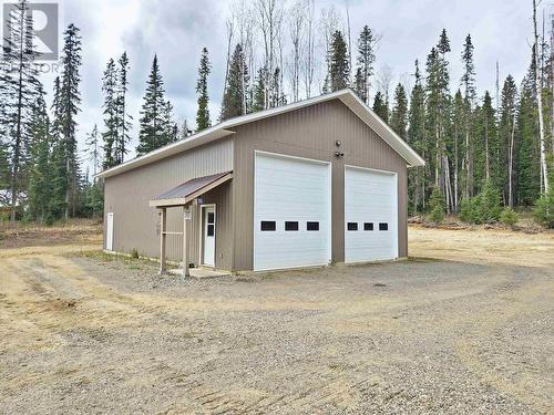 7132 Bowron Lake Road, Quesnel, BC - Outdoor