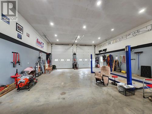 7132 Bowron Lake Road, Quesnel, BC - Indoor Photo Showing Garage