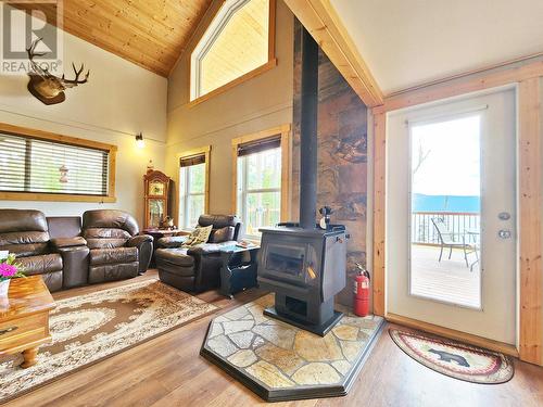 7132 Bowron Lake Road, Quesnel, BC - Indoor Photo Showing Living Room With Fireplace