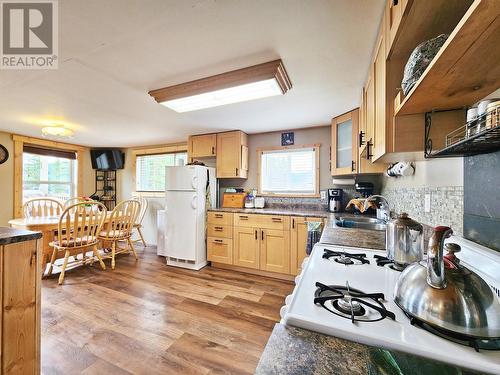 7132 Bowron Lake Road, Quesnel, BC - Indoor Photo Showing Kitchen With Double Sink