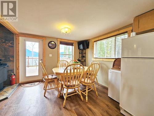 7132 Bowron Lake Road, Quesnel, BC - Indoor Photo Showing Dining Room