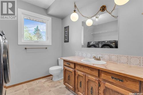 2 Blue Place, Saskatoon, SK - Indoor Photo Showing Bathroom