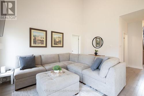 4 Clermiston Crescent, Brampton, ON - Indoor Photo Showing Living Room