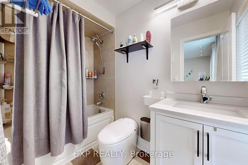 16 Corner Brook Crescent, Vaughan, ON - Indoor Photo Showing Bathroom