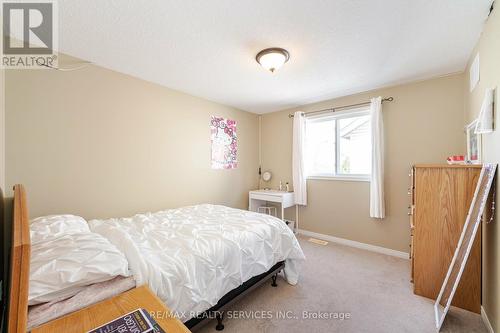 32 Chantler Road W, New Tecumseth, ON - Indoor Photo Showing Bedroom