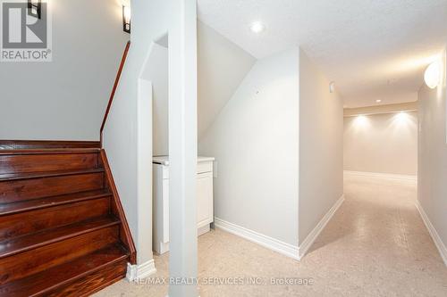 32 Chantler Road, New Tecumseth, ON - Indoor Photo Showing Other Room