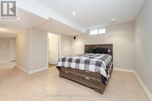 32 Chantler Road, New Tecumseth, ON - Indoor Photo Showing Bedroom