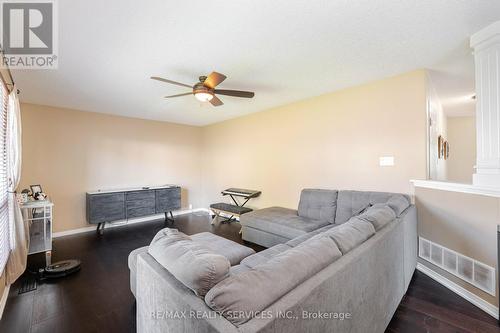 32 Chantler Road W, New Tecumseth, ON - Indoor Photo Showing Living Room