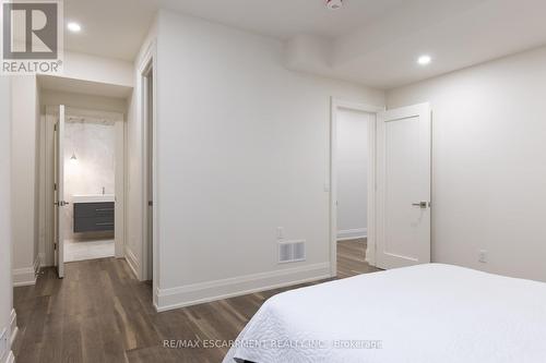 1060 Melvin Avenue, Oakville, ON - Indoor Photo Showing Bedroom