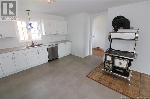 161 Ingalls Head Road, Grand Manan, NB - Indoor Photo Showing Kitchen With Double Sink