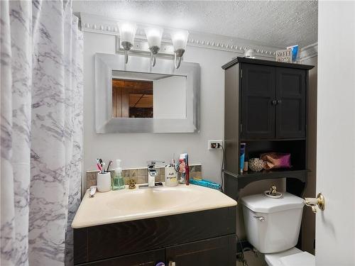 3 Pc Bathroom - 5831 Hennepin Crescent, Niagara Falls, ON - Indoor Photo Showing Bathroom