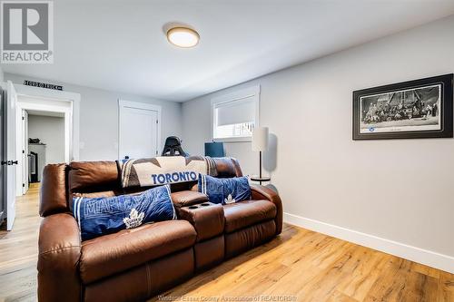 84 Foster Street, Wheatley, ON - Indoor Photo Showing Living Room