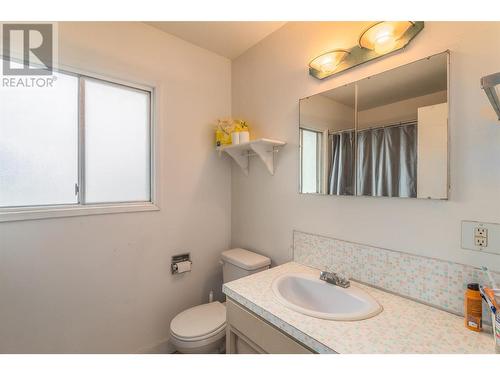 928 Wilson Avenue, Kelowna, BC - Indoor Photo Showing Bathroom