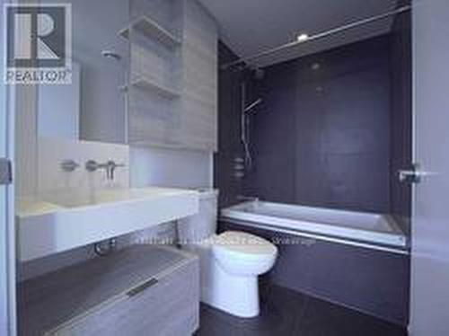 3507 - 5 St Joseph Street, Toronto, ON - Indoor Photo Showing Bathroom