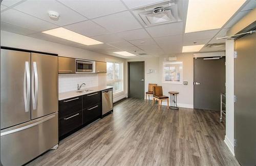 212 Lakeport Road|Unit #212, St. Catharines, ON - Indoor Photo Showing Kitchen