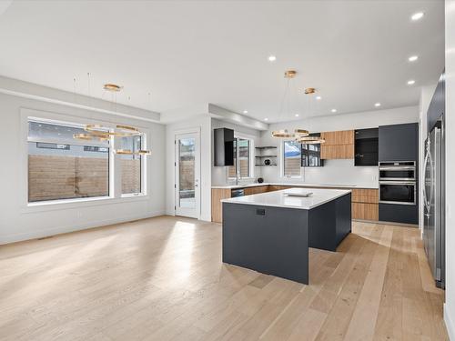 4619 Fordham Road, Kelowna, BC - Indoor Photo Showing Kitchen