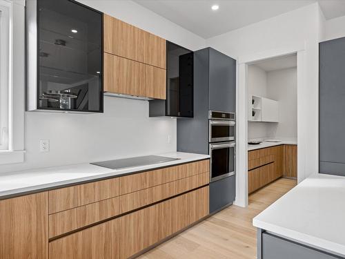 4619 Fordham Road, Kelowna, BC - Indoor Photo Showing Kitchen