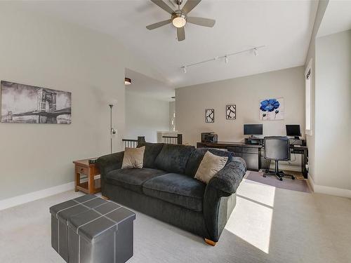 3112 Riesling Way, West Kelowna, BC - Indoor Photo Showing Living Room