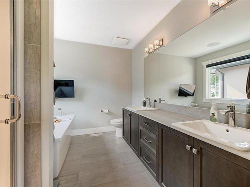 3112 Riesling Way, West Kelowna, BC - Indoor Photo Showing Bathroom